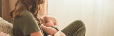 CBD a kojení: Je to bezpečné?